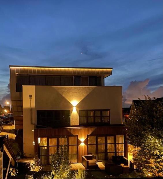 Above And Beyond - Luxe Suite Met Sauna En Stoomdouche Zaandam Bagian luar foto