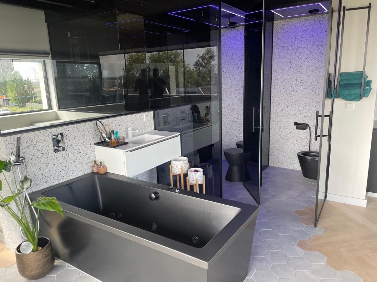Above And Beyond - Luxe Suite Met Sauna En Stoomdouche Zaandam Bagian luar foto