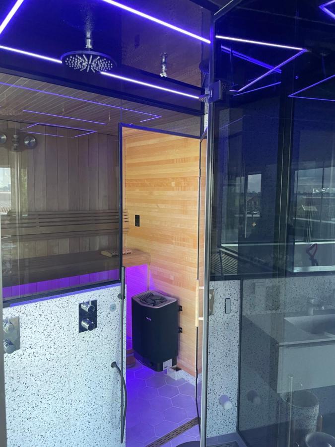Above And Beyond - Luxe Suite Met Sauna En Stoomdouche Zaandam Bagian luar foto